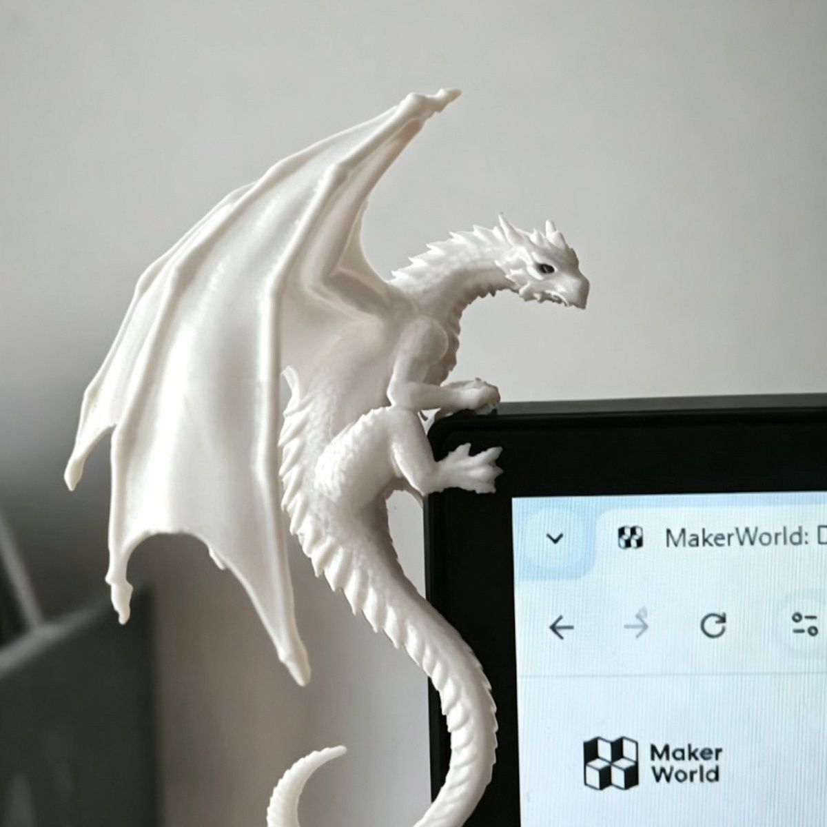Fajna figurka smoka leżącego n – Esports Gaming Monitor recenzja i cena