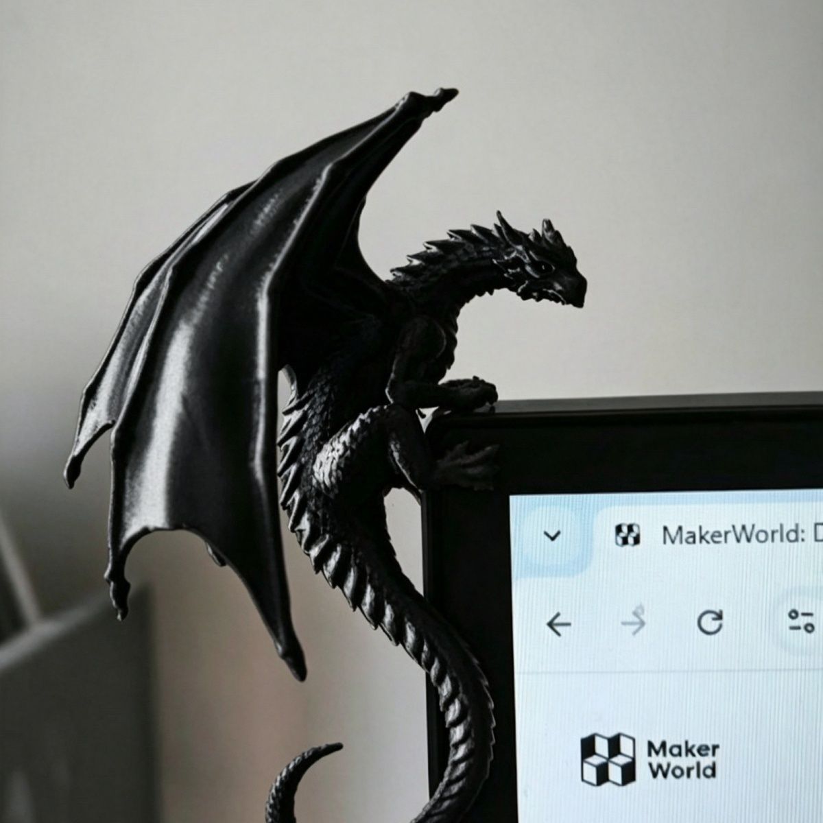 Fajna figurka smoka leżącego n – Esports Gaming Monitor recenzja i cena