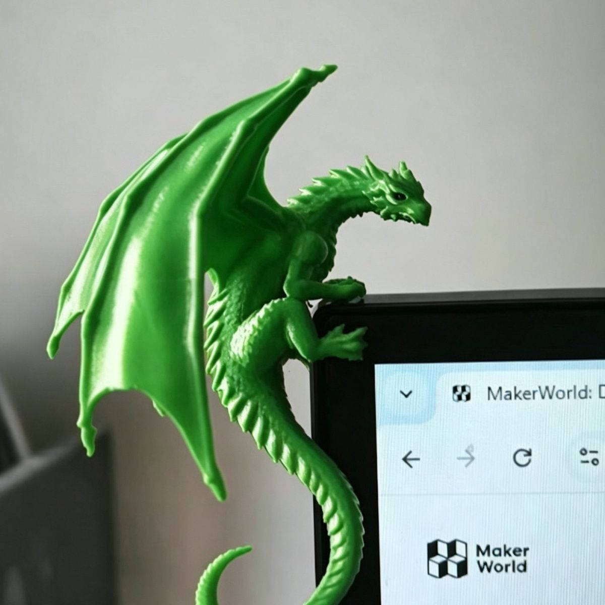 Fajna figurka smoka leżącego n – Esports Gaming Monitor recenzja i cena